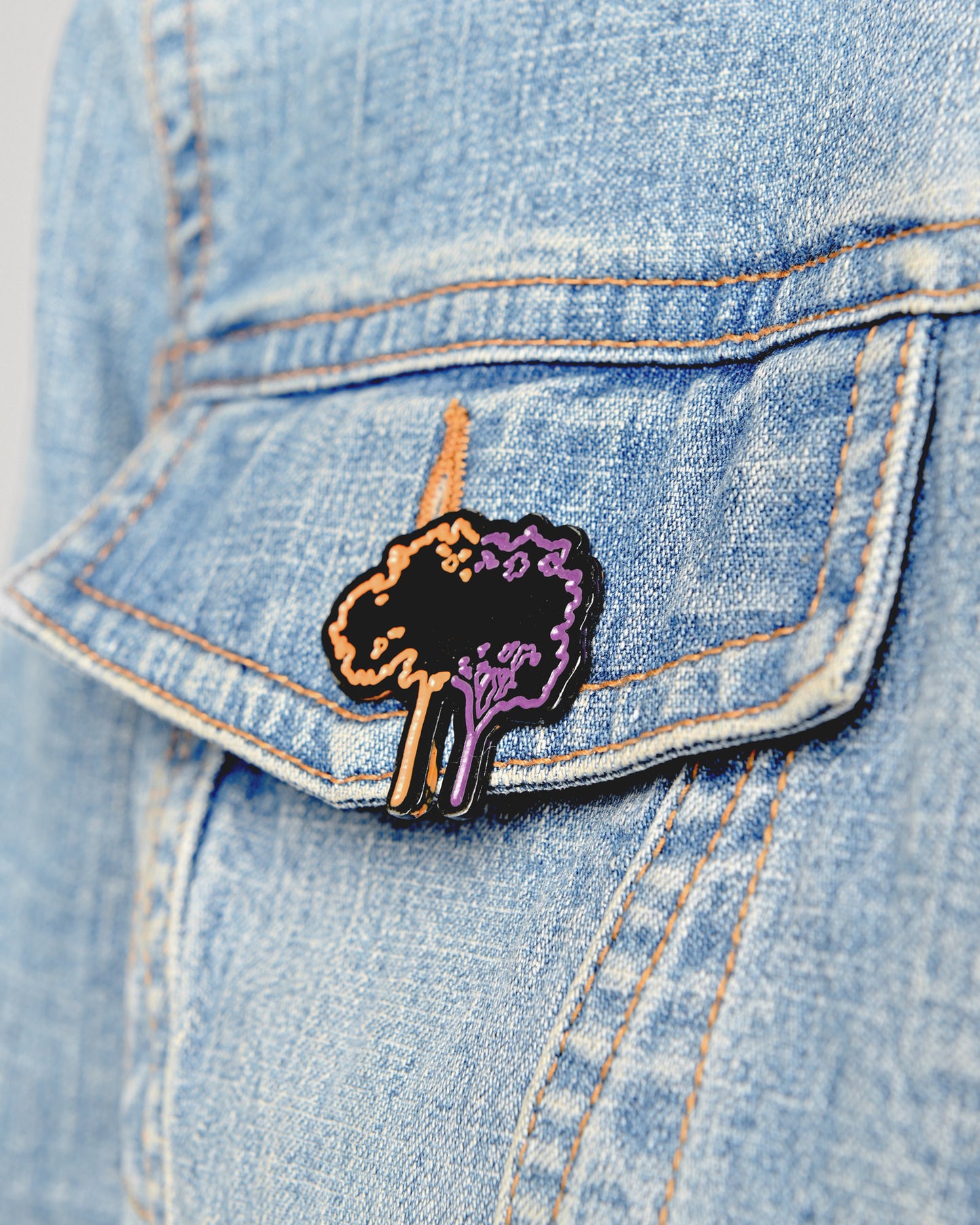 Paraiso Tree Pin