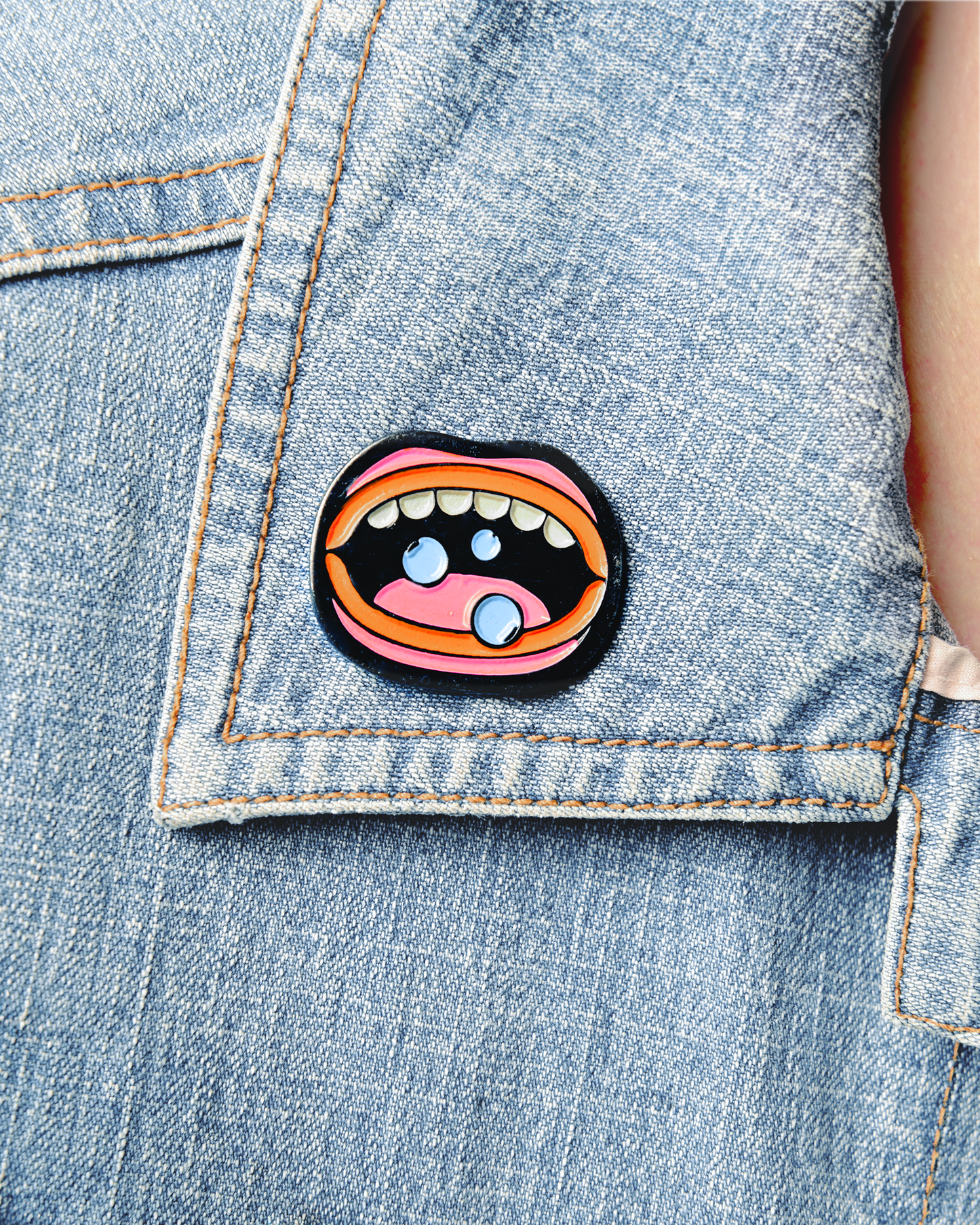 Microdosis Mouth Pin