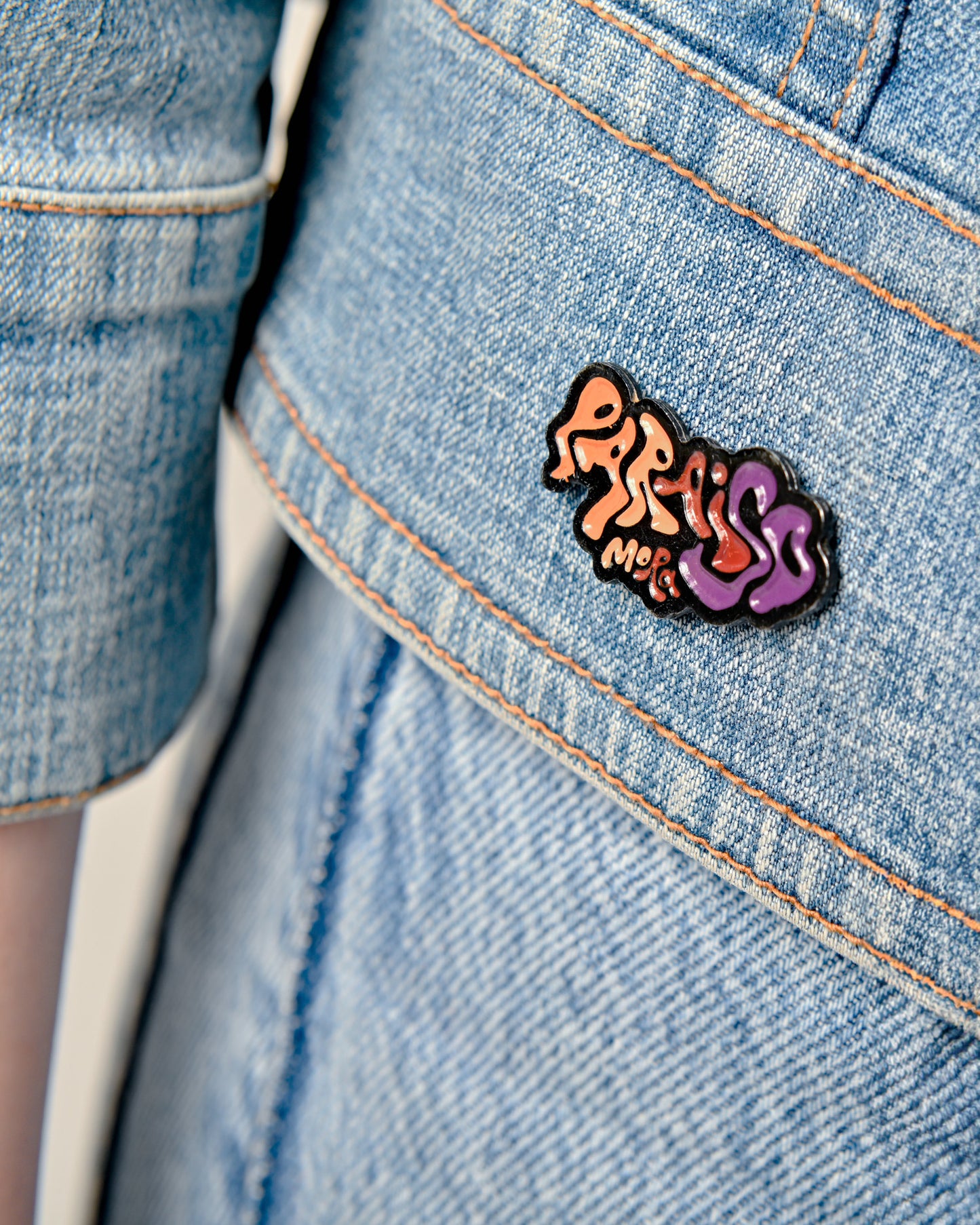 Paraiso Logo Pin