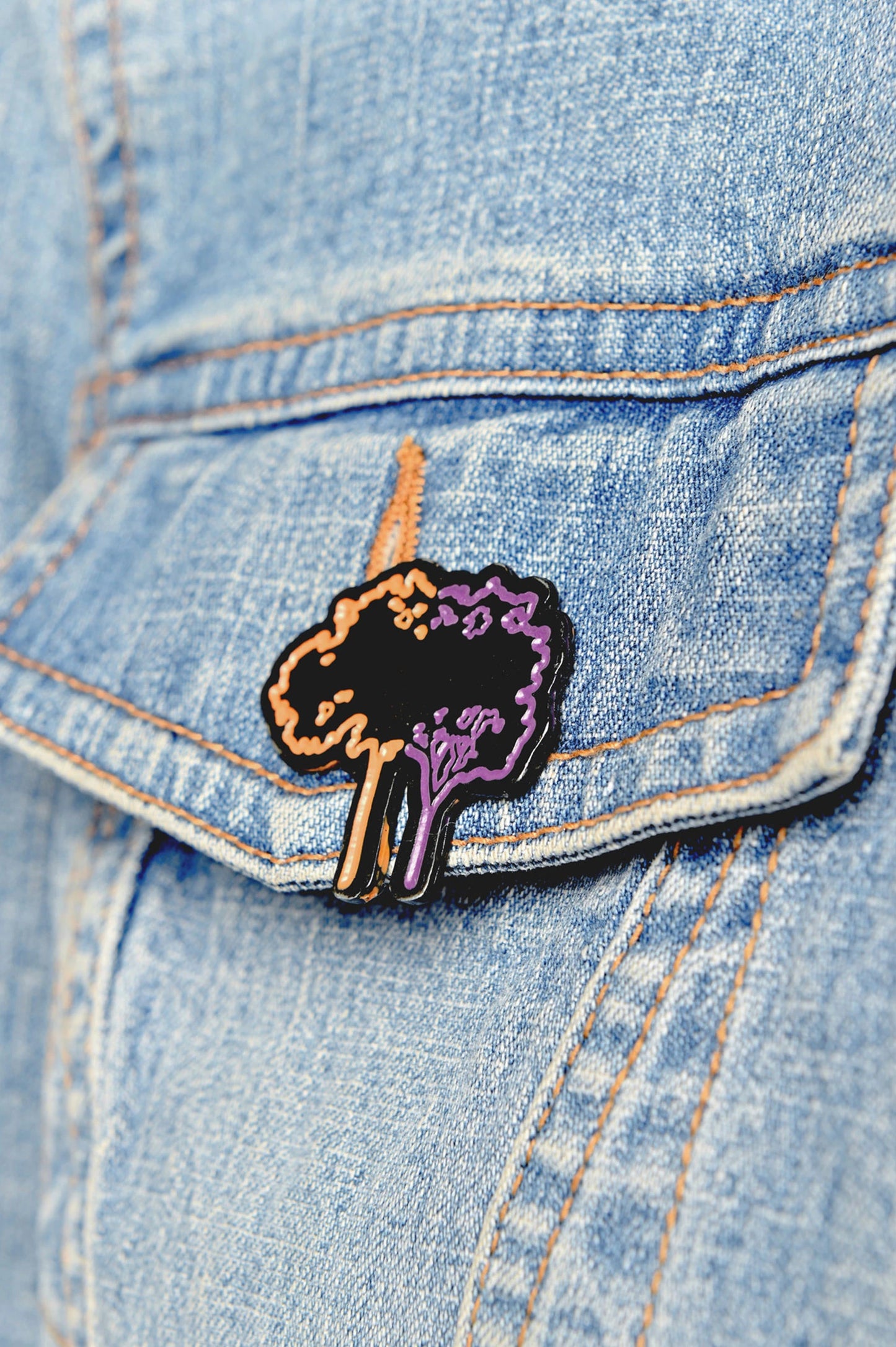 Paraiso Tree Pin