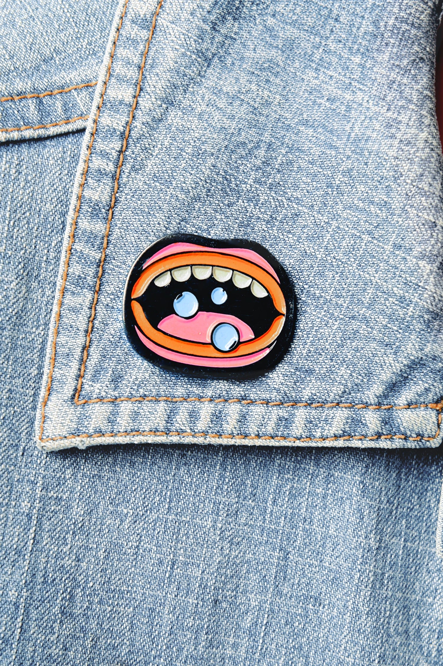 Microdosis Mouth Pin